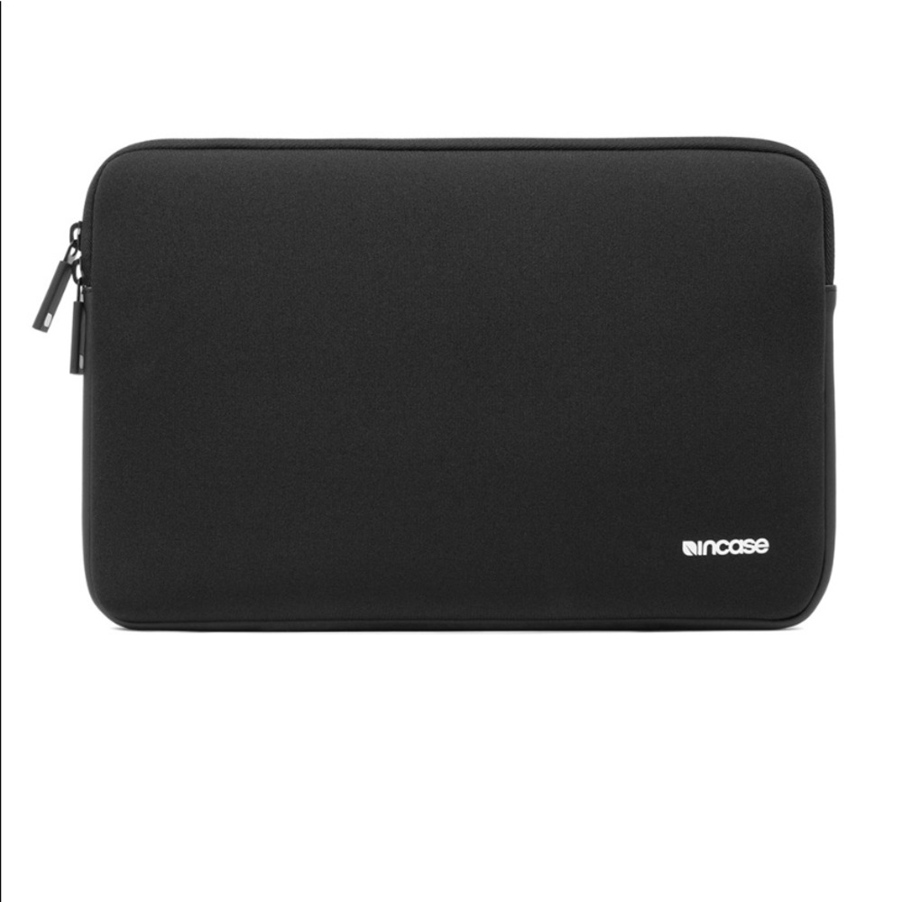 13x10 black Incase sleeve